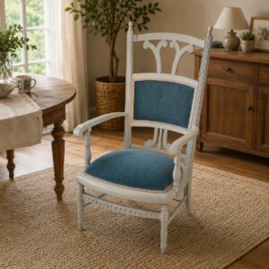 Fauteuil ancien restauré – velours turquoise et bois blanc