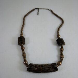 Collier Vintage – Métal Ondulé & Perles
